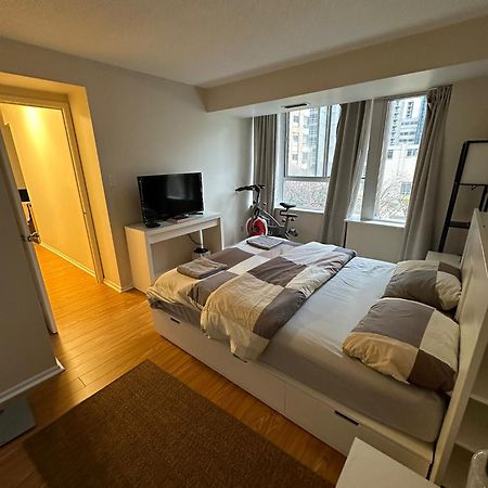 Best Location In Downtown- Walking To Eaton Centre, Nathan Phillips Square, Yonge-Dundas, Ikea,Transit Toronto Exterior photo
