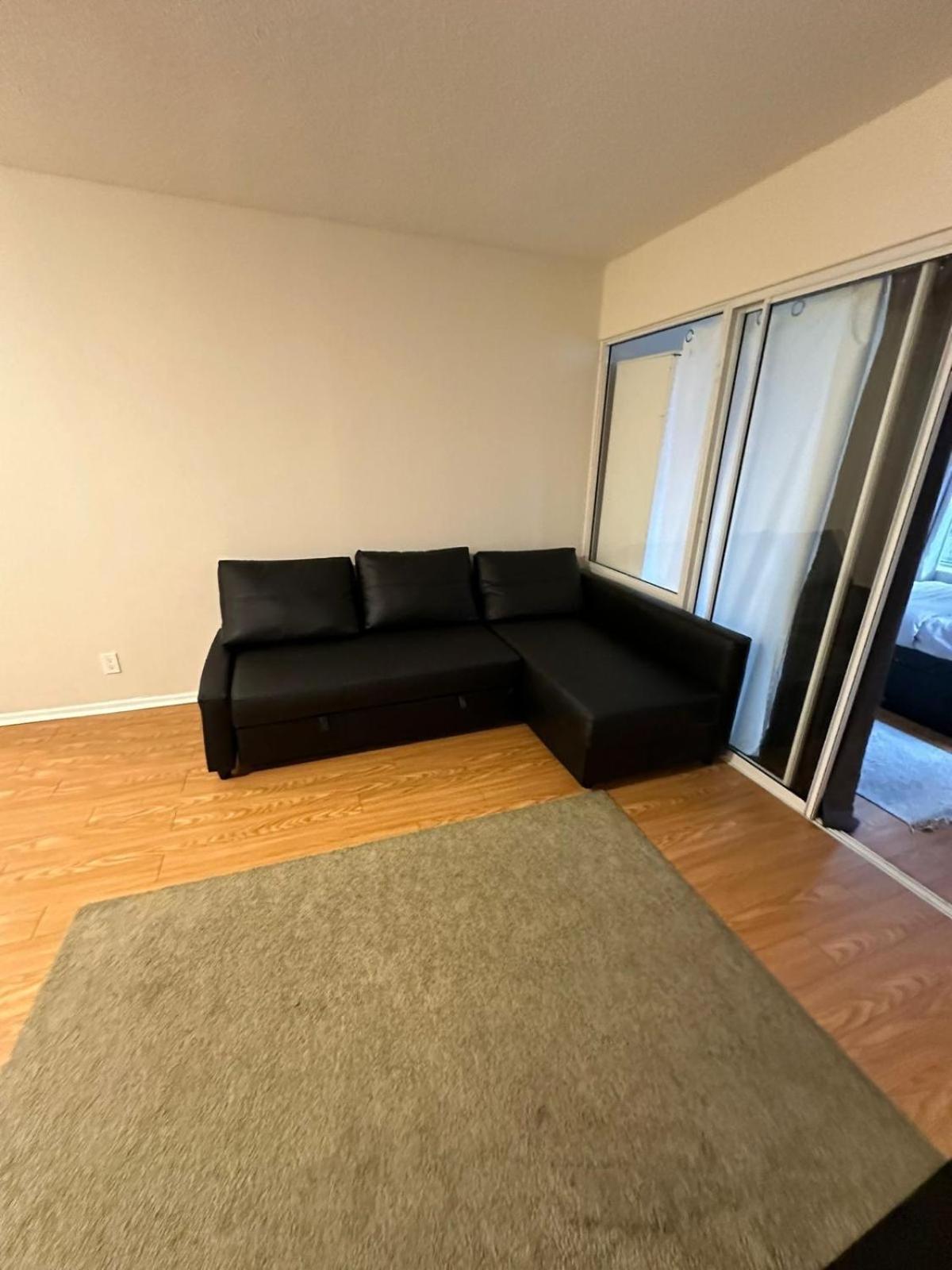 Best Location In Downtown- Walking To Eaton Centre, Nathan Phillips Square, Yonge-Dundas, Ikea,Transit Toronto Exterior photo